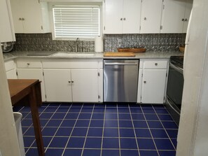 Fridge, microwave, oven, stovetop - Lakefront, Sunsets, Sandy Beach, Private One Acre, Swim, Fish, Relax!  (Avon Park)