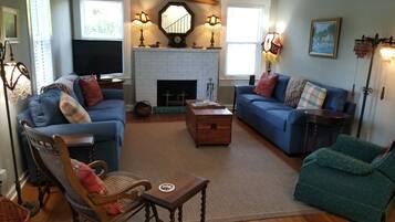 Smart-TV, Kamin, Videospiele, DVD-Player