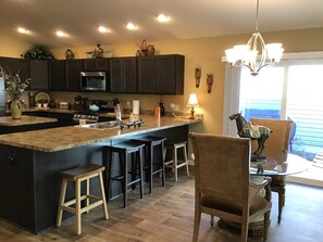 Fridge, microwave, oven, stovetop - Dog Friendly, GAS GOLF CART, BBQ, BICYCLES! January Cancellation Reduced Rent (The Villages)