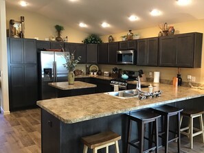 Fridge, microwave, oven, stovetop - Dog Friendly, GAS GOLF CART, BBQ, BICYCLES! January Cancellation Reduced Rent (The Villages)