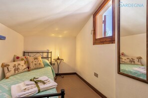 3 bedrooms, desk, iron/ironing board, travel crib