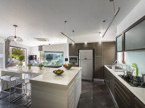 Fridge, microwave, oven, stovetop