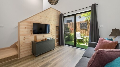 A luxurious apartment right near the seaside!