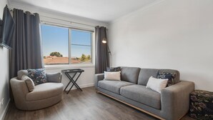 Netflix, streaming services - A luxurious apartment right near the seaside! (Mornington)
