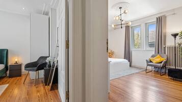 3 Schlafzimmer, Schreibtisch, Bügeleisen/Bügelbrett, WLAN