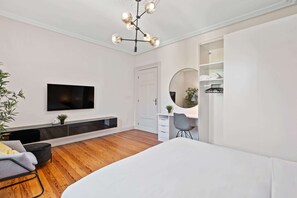 3 bedrooms, desk, iron/ironing board, WiFi