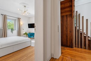 3 habitaciones, escritorio, tabla de planchar con plancha y wifi 