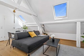 Televisión y oficina 