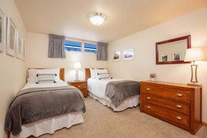 2 sovrum, värdeförvaringsskåp på rummet och strykjärn/strykbräda