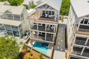 المنشأة من الخارج