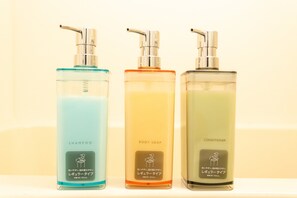 ヘアドライヤー、タオル