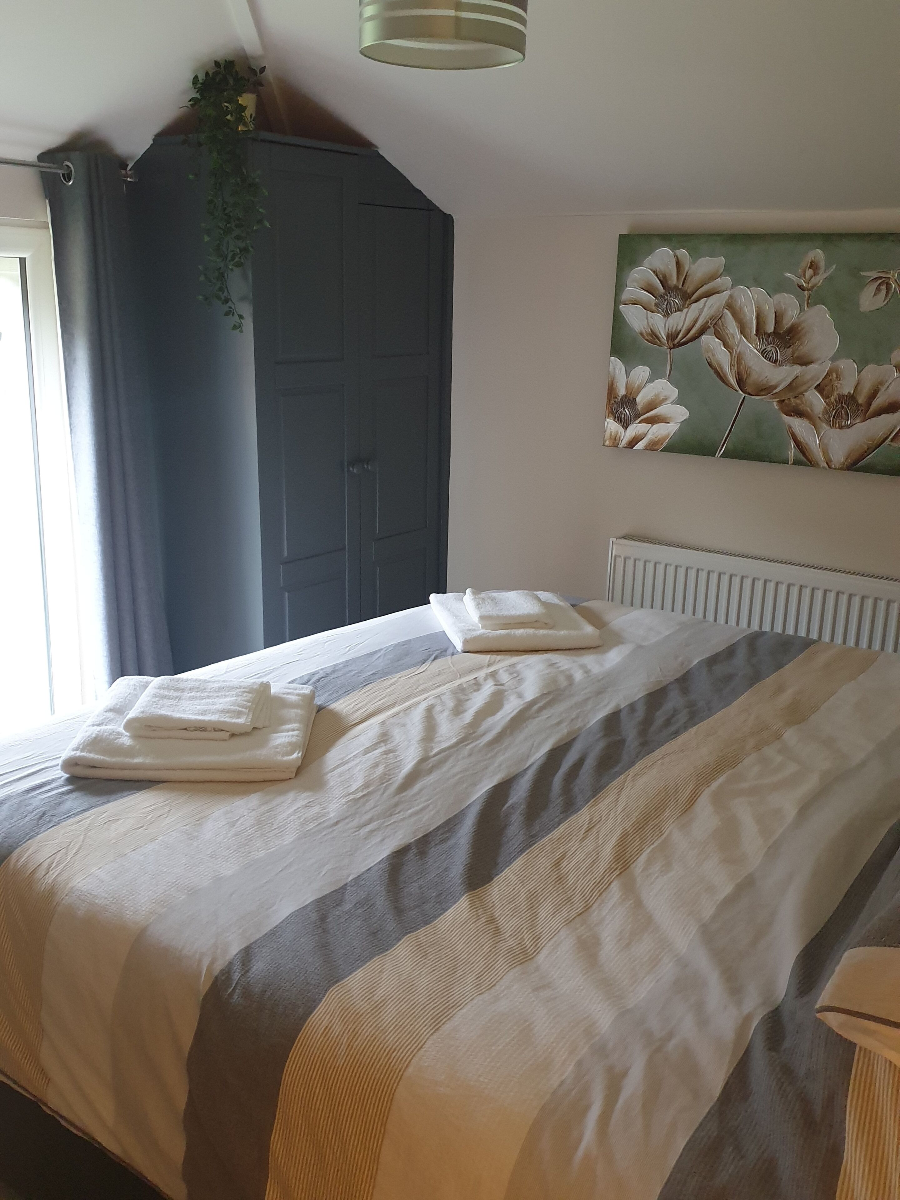 2 bedrooms, desk, soundproofing, iron/ironing board
