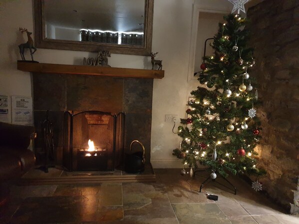 Interior - Comfy, Cozy Detached Cottage (Treherbert)