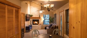 Guest house nestled amongst 100 year old oaks with fun farm animals!