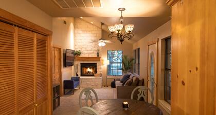 Guest house nestled amongst 100 year old oaks with fun farm animals!