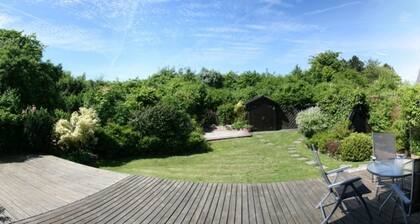 Cottage with fireplace, near the beach, dogs welcome, kitchen is new, fenced