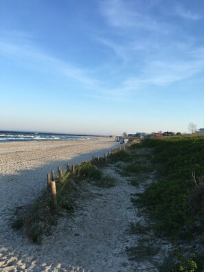 Beach nearby, sun loungers - Cottage with fireplace, near the beach, dogs welcome, kitchen is new, fenced (Damp)