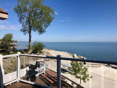 Waterfront Lighthouse + Cedar Point + Fishing + Firepit + Park Playground Pier
