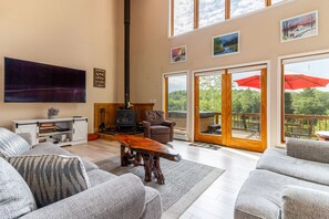 Smart TV, fireplace, foosball, books - Hot Tub - Fire Place - Sauna - Gym - 4 min to Bromley on a Private Lake (Peru)