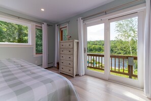 7 bedrooms, iron/ironing board, travel crib, free WiFi - Hot Tub - Fire Place - Sauna - Gym - 4 min to Bromley on a Private Lake (Peru)