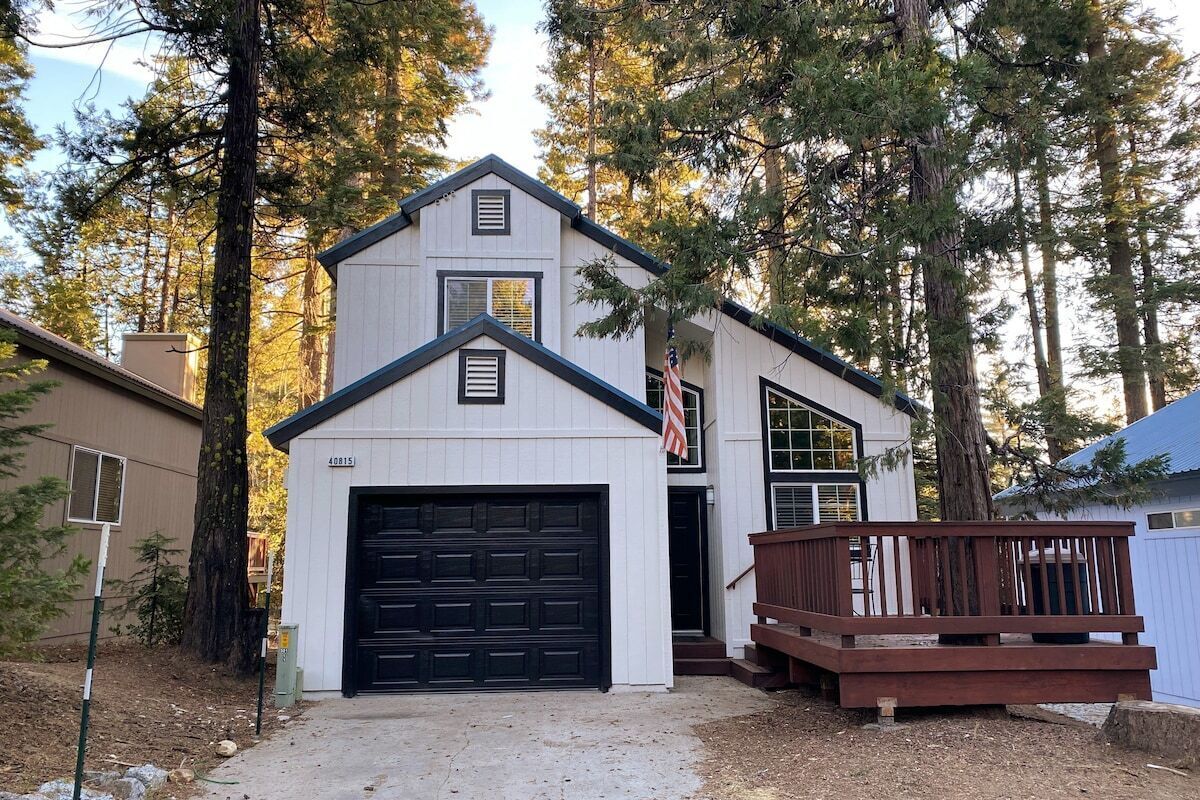 The Silvertip Lodge - 5 mins to the lake!