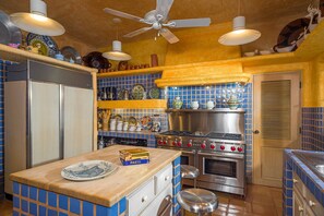 冰箱、微波炉、烤箱、炉灶