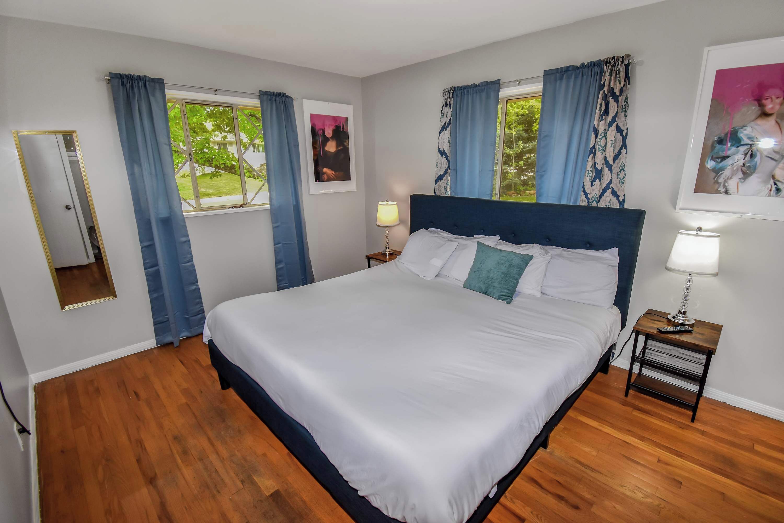 5 habitaciones, escritorio, tabla de planchar con plancha y wifi 