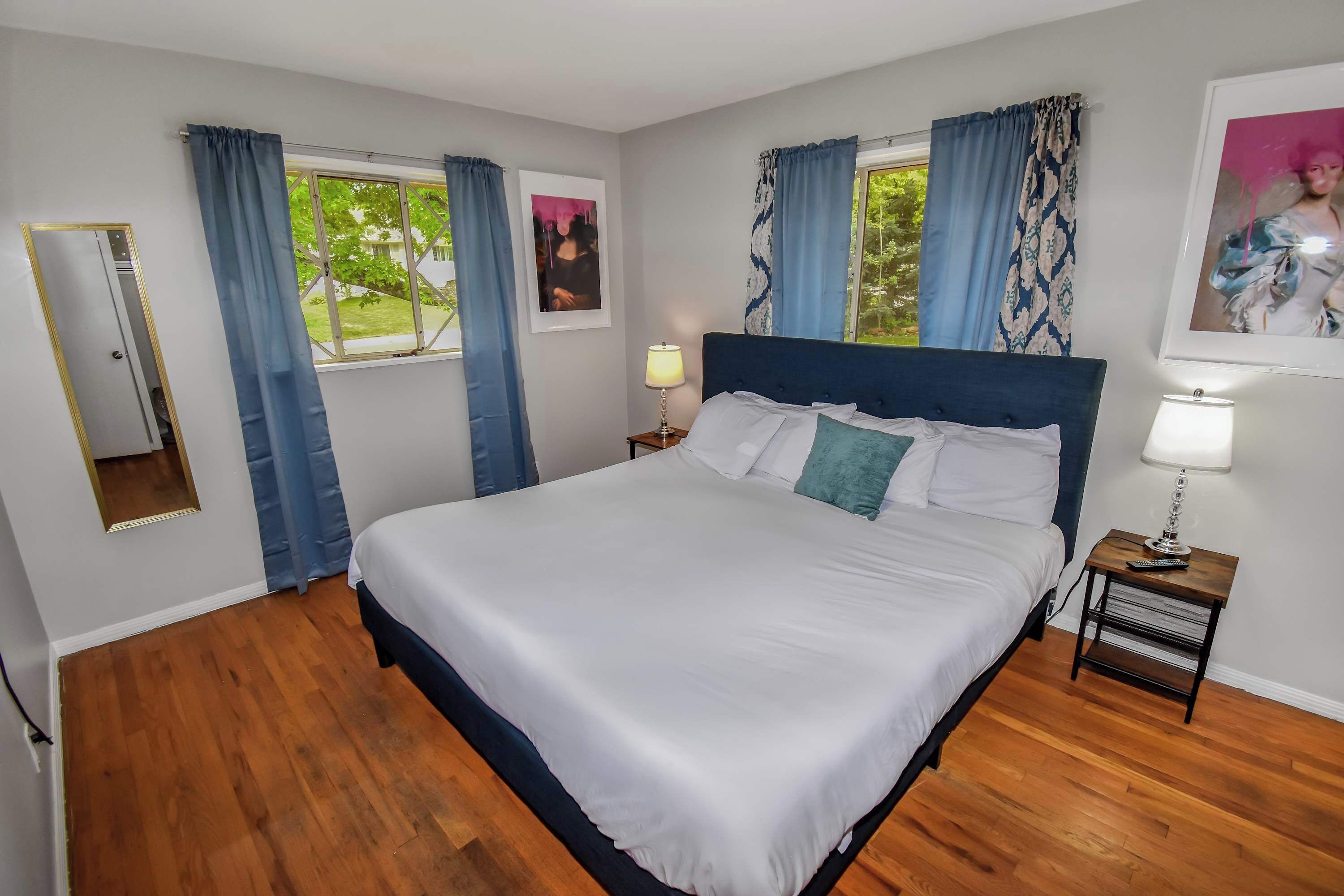 5 bedrooms, desk, iron/ironing board, travel cot