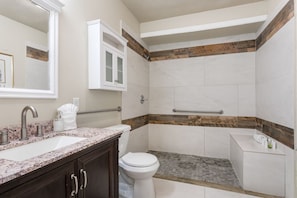 Hair dryer, towels - 20% OFF Monthly | 10% OFF Weekly-Spacious and Fully Furnished Condo Near St. Charles (New Orleans)