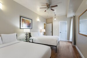 4 chambres, fer et planche à repasser, draps fournis