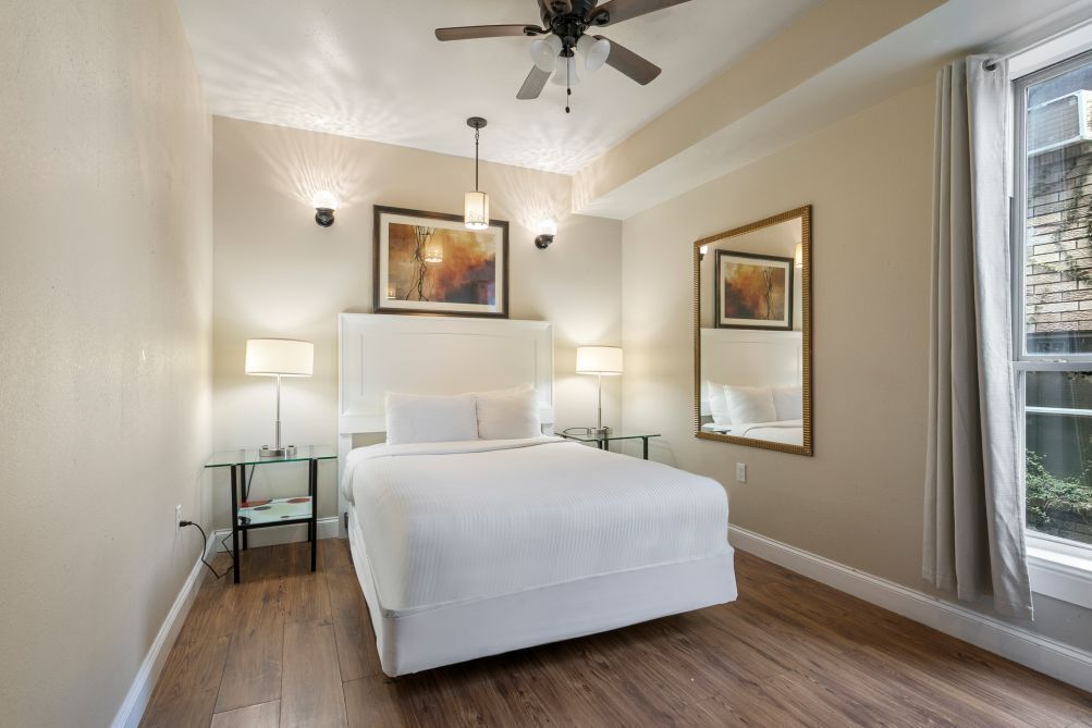 4 bedrooms, iron/ironing board, bed sheets, wheelchair access