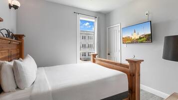 3 bedrooms, iron/ironing board, bed sheets, wheelchair access