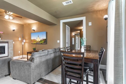 20% OFF Monthly | 10% OFF Weekly-St. Charles Ave Condo – Minutes to FQ