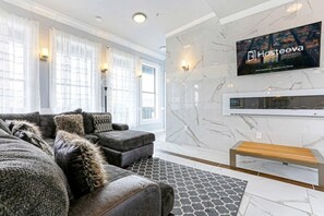 TV, fireplace