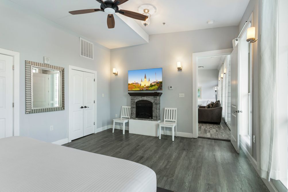 5 bedrooms, iron/ironing board, bed sheets