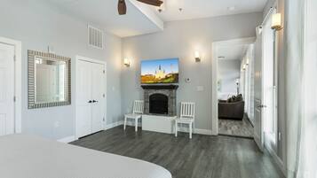 5 bedrooms, iron/ironing board, bed sheets