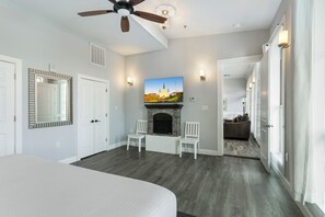 5 habitaciones, tabla de planchar con plancha y ropa de cama 