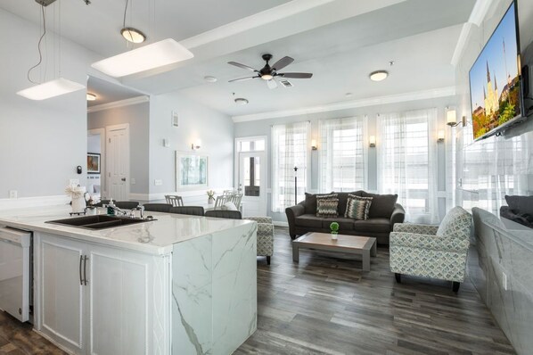 Televisión y chimenea 