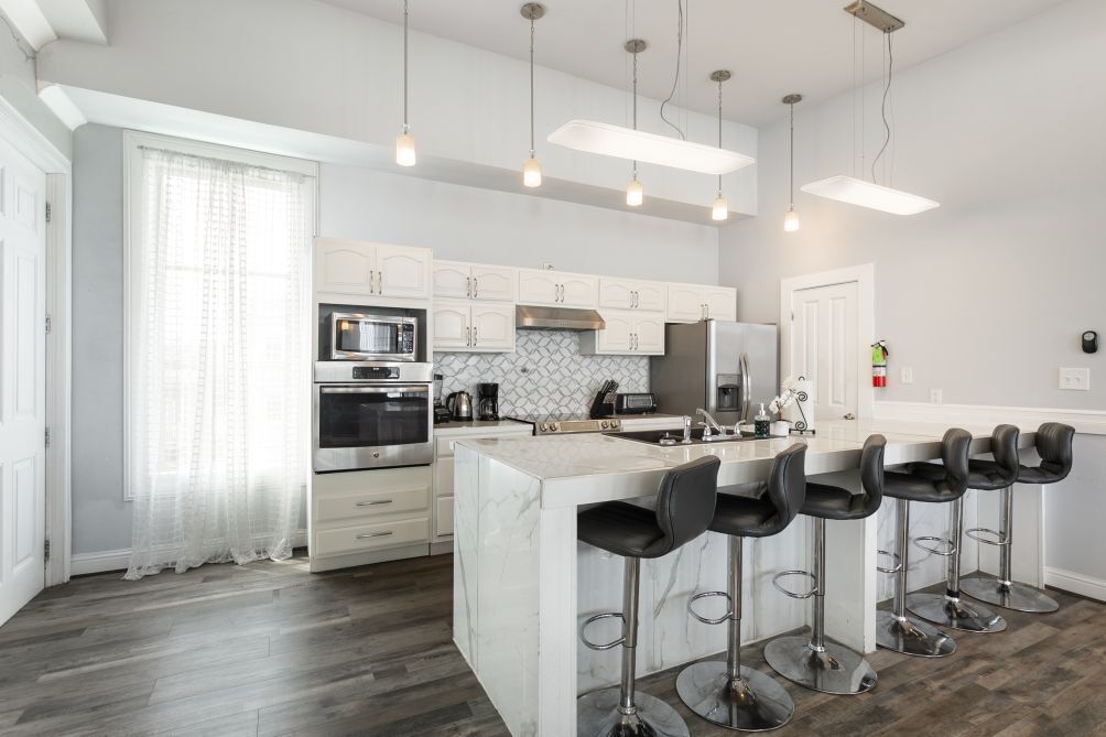 冰箱、微波炉、烤箱、炉灶