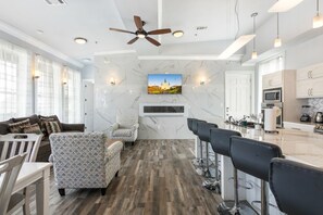 Televisión y chimenea 