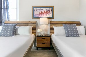5 habitaciones, tabla de planchar con plancha y ropa de cama