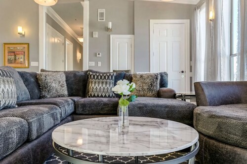 20% OFF Monthly | 10% OFF Weekly-5BR Urban Penthouse in the Heart of New Orleans