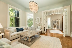 Smart TV, stereo, offices