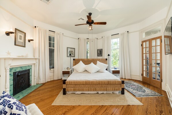 5 bedrooms, iron/ironing board, free WiFi, bed sheets