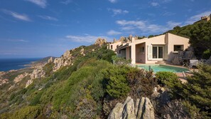 Exterior - Design and charming villa with sea view in wild Gallura with private pool (Trinità d'Agultu e Vignola)