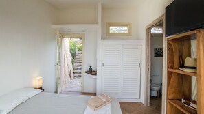 5 bedrooms, desk, travel cot, free WiFi - Design and charming villa with sea view in wild Gallura with private pool (Trinità d'Agultu e Vignola)