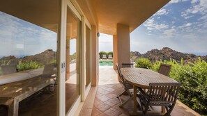 Outdoor dining - Design and charming villa with sea view in wild Gallura with private pool (Trinità d'Agultu e Vignola)