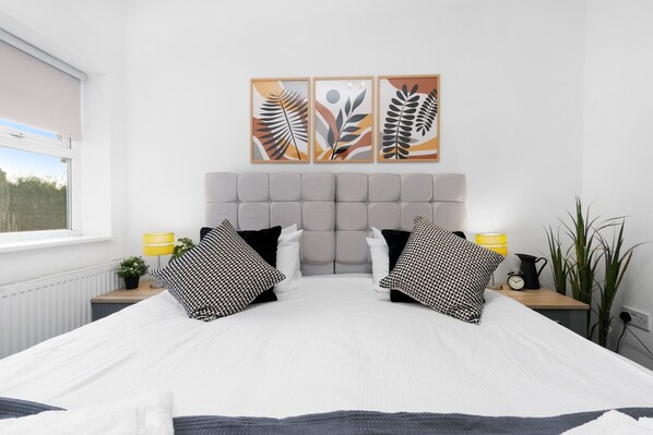 2 bedrooms, iron/ironing board, free WiFi, bed sheets - West Ealing Serviced Apartment A - 2 Bedroom 2 Bath Parking Near Station (London)