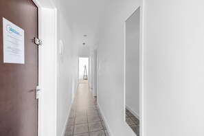 Interior - West Ealing Serviced Apartment A - 2 Bedroom 2 Bath Parking Near Station (London)