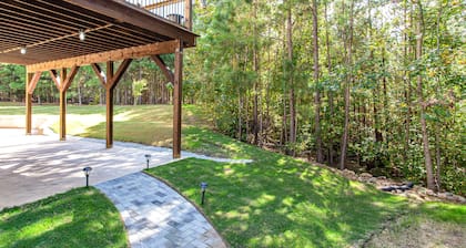 Luxury Fairburn Suite with Wooded View